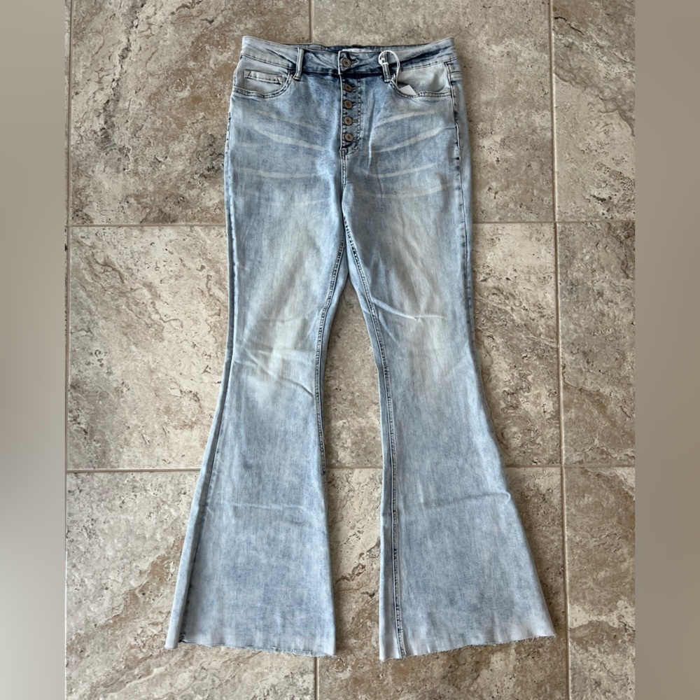 Vervet x Flying Monkey NWT Festival Flared Jeans w/ Raw Hem, Light Wash, 31